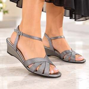 Comfort Collection Dyeables Silver Strappy Sandals Kitten Heel Dress Shoes 7.5